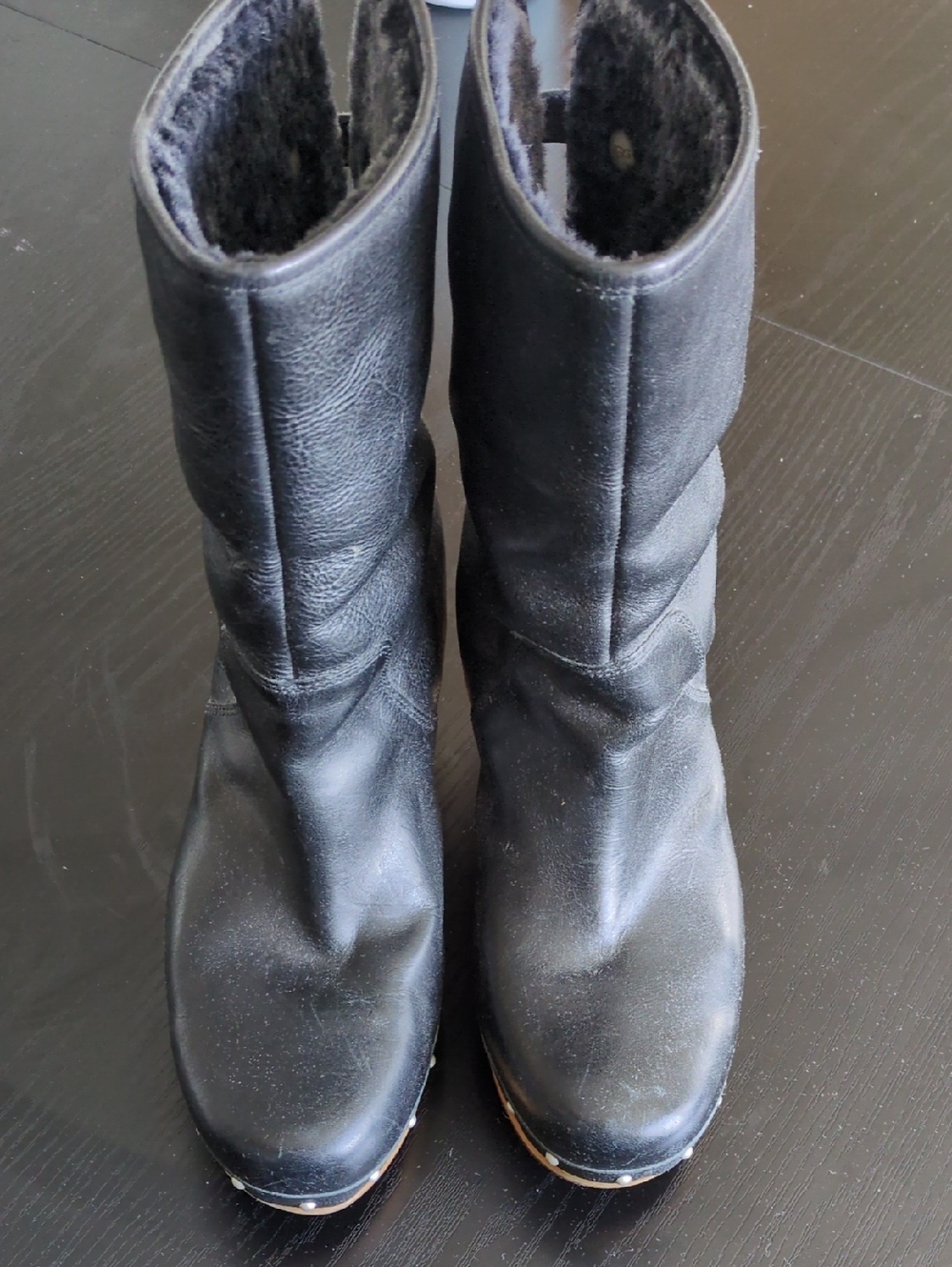 UGG Black Leather Lynnae Shearling  Fold Over Clog Boots Wood Heel Women's Sz 9